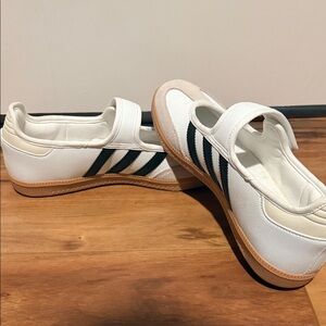 Women’s adidas Samba SZ 7